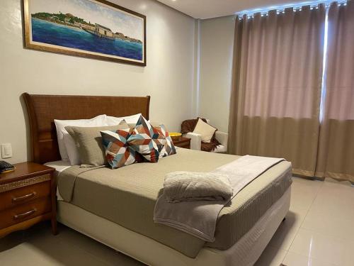 a bedroom with a large bed and a window at Hotel Palace Santarém Brasil in Santarém