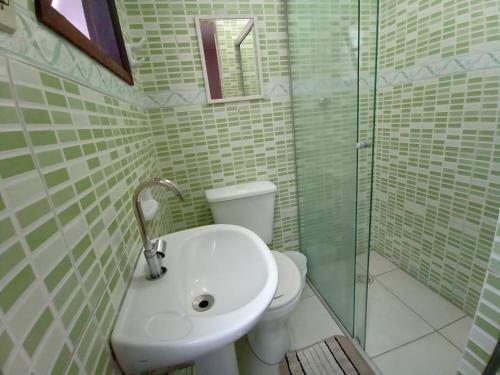 Ett badrum på Hotel Pousada Viana