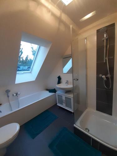 Kylpyhuone majoituspaikassa -Christas Nest- Ferienwohnung in Lüneburg