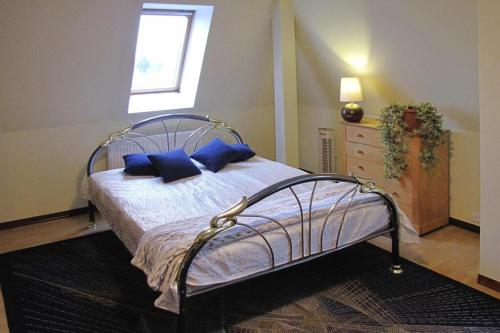 מיטה או מיטות בחדר ב-Holiday flat, Olsztyn