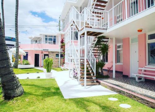 Gallery image of The Pink Hotel Coolangatta in Gold Coast