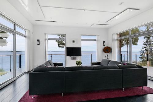 Posezení v ubytování Luxury modern 5BR beach House for Weekend Getaways near Piteå