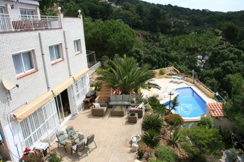 Lloret de Mar apartment to rent with seaview (UP) for max 4 personsの敷地内または近くにあるプールの景色