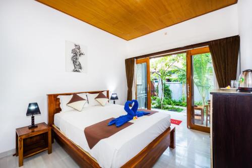 Una cama o camas en una habitación de Nusa Bagus Homestay Lembongan