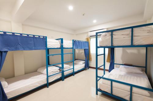 Krevet ili kreveti na kat u jedinici u objektu Happy Hostel