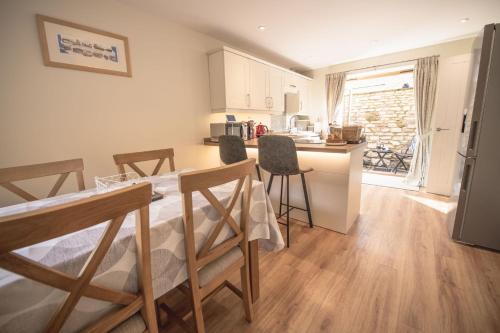 a kitchen with a table and chairs in a room at Middle Row Cottage in Richmond