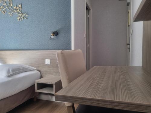 En eller flere senge i et værelse på Hôtel Eiffel Kensington