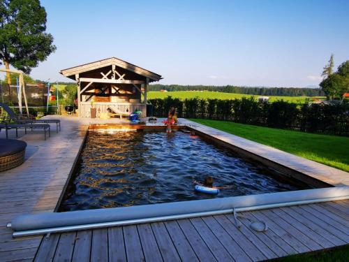 Bazén v ubytování Woidhauserhof nebo v jeho okolí