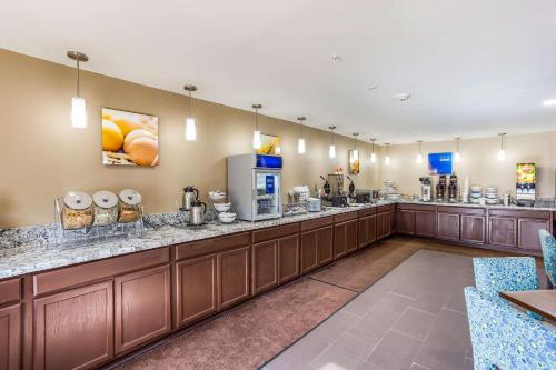 a large lobby with a breakfast bar in a hotel at Comfort Inn Charleston South in Charleston