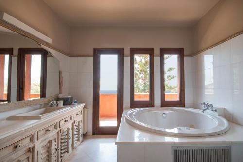 Ett badrum på Villa Terra Mare