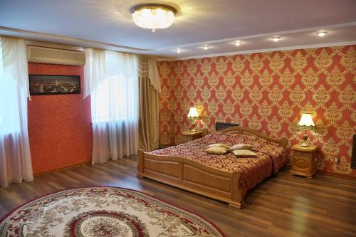 A bed or beds in a room at Hotel Saratovskaya