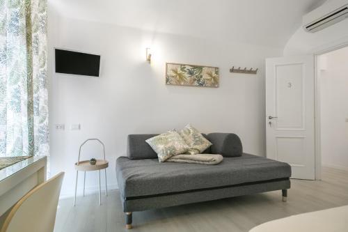 White Candia Guesthouse