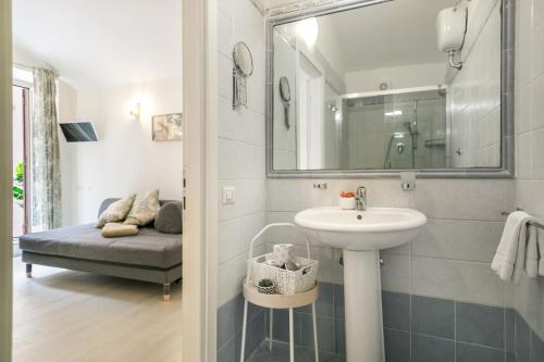 White Candia Guesthouse