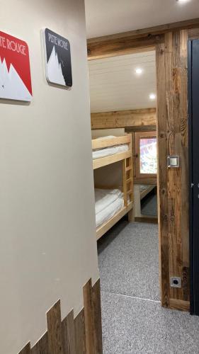 a room with bunk beds in a cabin at Studio Mezzanine Megeve centre in Megève