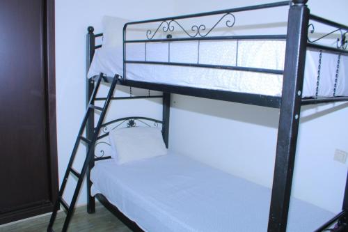 Ένα ή περισσότερα κρεβάτια σε δωμάτιο στο Bouznika 25