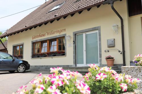 a building with a car parked in front of it at Gästehaus Willaringen in Rickenbach