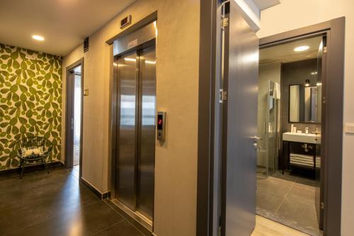 Un baño de Green Parrot Hotel Istanbul