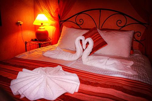 Ein Bett oder Betten in einem Zimmer der Unterkunft Riad Losra