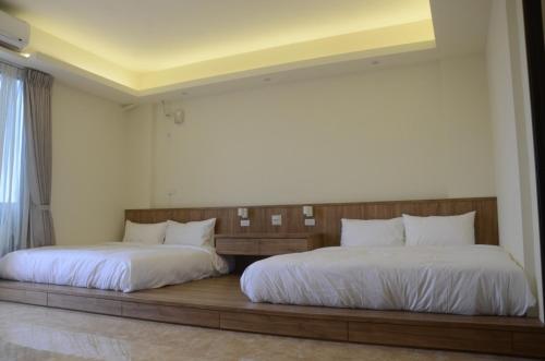 Una cama o camas en una habitación de Rebecca Hostel