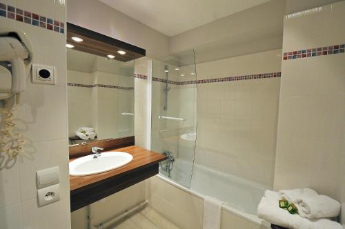 Bilik mandi di Mercure Castres L'Occitan