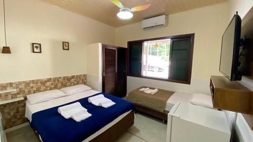 Un pat sau paturi într-o cameră la Suíte Lázaro
