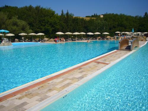 Piscina en o cerca de Mulino Di Quercegrossa