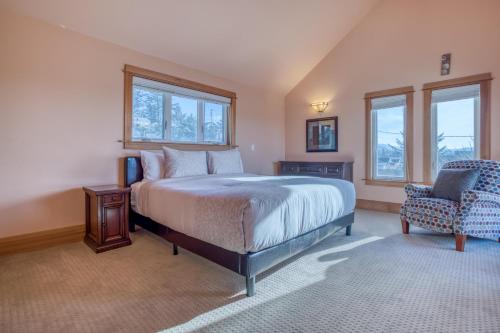 Katil atau katil-katil dalam bilik di Pacific City Beach House - Meredith Lodging