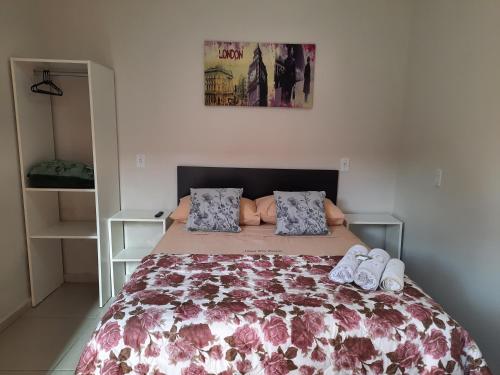 Cama o camas de una habitación en Hotel Três Passos - Prox ao Aeroporto e Rodoviária
