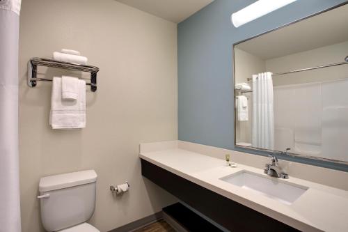 Kylpyhuone majoituspaikassa WoodSpring Suites Baltimore White Marsh - Nottingham