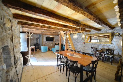 Foto Rustic house Pojata 1
