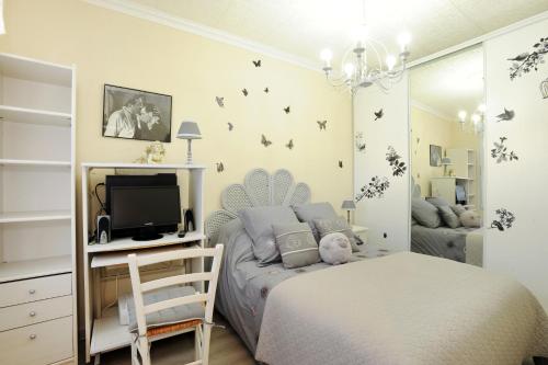 a bedroom with a bed and a tv in it at Pavillon Clara Flor in Prades