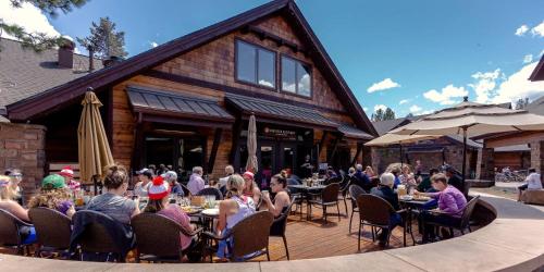 Επισκέπτες που μένουν στο Red Wing Lodge