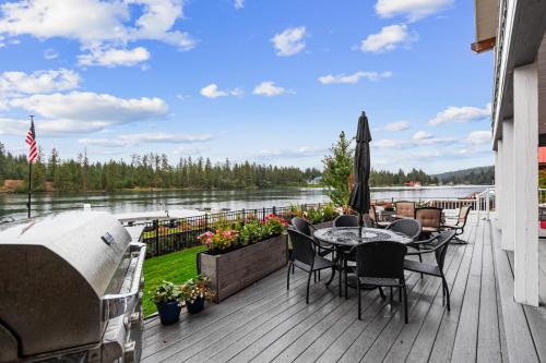 River Chalet CDA – Photos 2