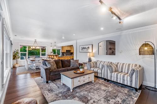 River Chalet CDA – Photos 5