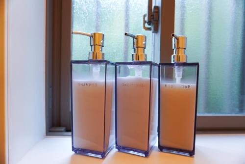 two glasses of liquid sitting on a window sill at Tiz wan 中田あわじ in Awaji