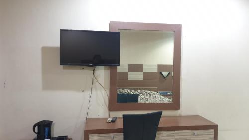 TV a/nebo společenská místnost v ubytování Hotel Suroyo RedPartner