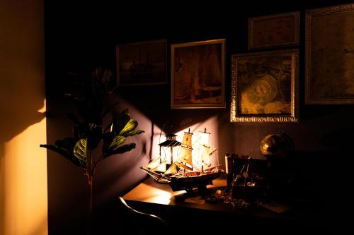 a dark room with a table with a lamp on it at Wave House Kujukuri Shimokaizuka Beachside - Self Check-In Only in Kujukuri