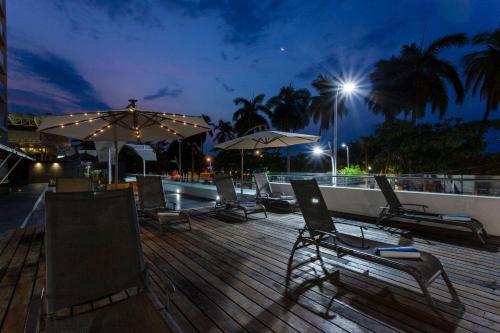 Photo de la galerie de l'établissement Ramada by Wyndham Acapulco Hotel & Suites, à Acapulco