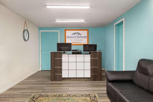 Χώρος καθιστικού στο Dover Inn and Suites