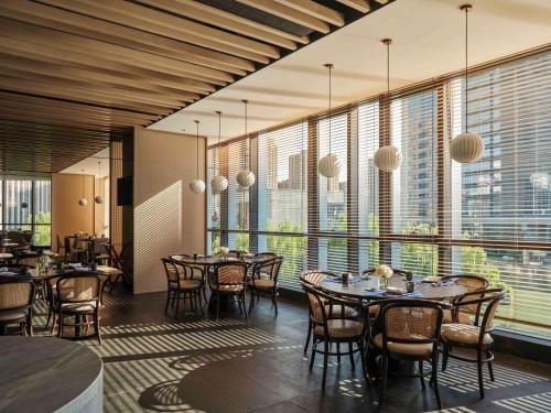 A restaurant or other place to eat at Novotel Shanghai Qingpu Excellence