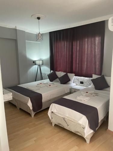 Postel nebo postele na pokoji v ubytování ERSOY EGE APART OTEL