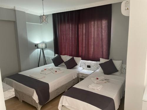 Postel nebo postele na pokoji v ubytování ERSOY EGE APART OTEL