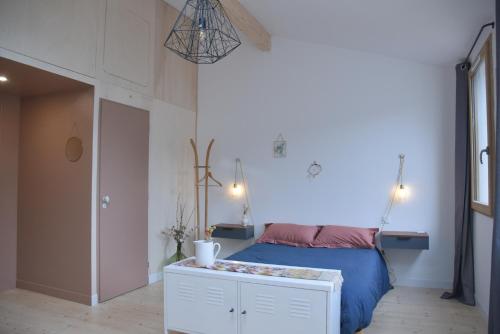 Tempat tidur dalam kamar di Le Bivouac - Toulouse