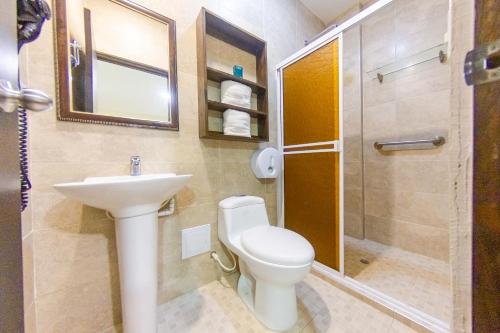 a bathroom with a toilet and a sink and a shower at Ayenda El Viajero #2 in Cartagena de Indias