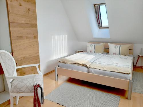 Postel nebo postele na pokoji v ubytování Atelier Grünfink Ferienwohnung