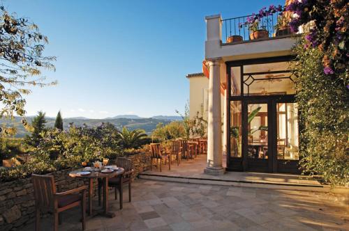 Hotel La Fuente de la Higuera — Facade/entrance