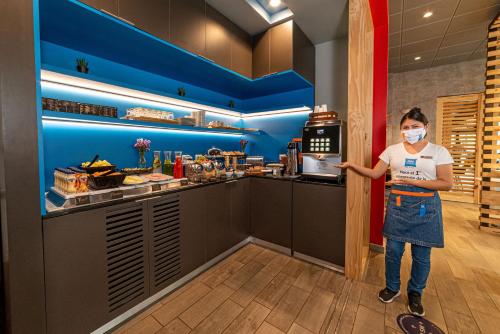 Makanan di atau berdekatan hotel