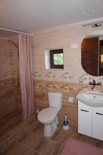 Et badeværelse på Къща за гости "Касапите"