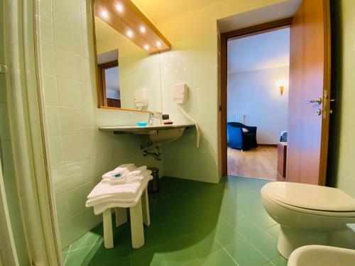 Ein Badezimmer in der Unterkunft Residence Pizzo Scalino