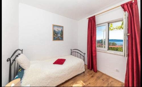 Säng eller sängar i ett rum på Apartman Marinović
